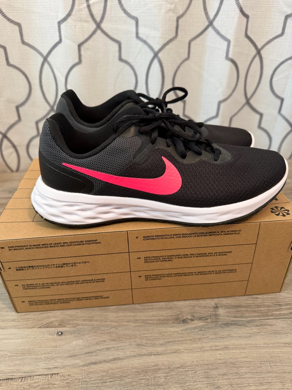 Nike Women's Revolution 6 Sneakers size 9 wide